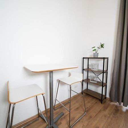 White 60 Qm Apartment - Zentral - Balkon - Messe Dusseldorf Exterior photo